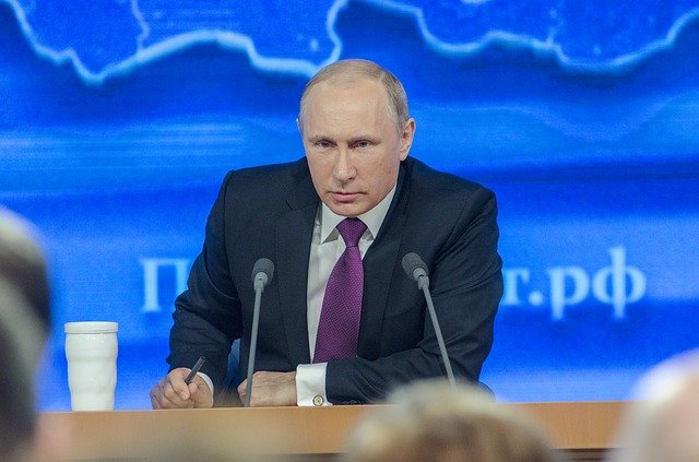 Путин: реальная зарплата в России до конца года может вырасти на 1,5%