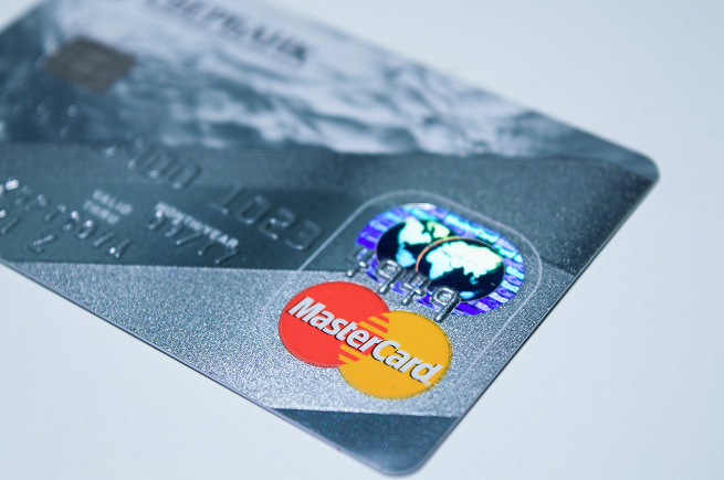 Mastercard предложила банкам обслуживать карты с истекшим сроком действия
