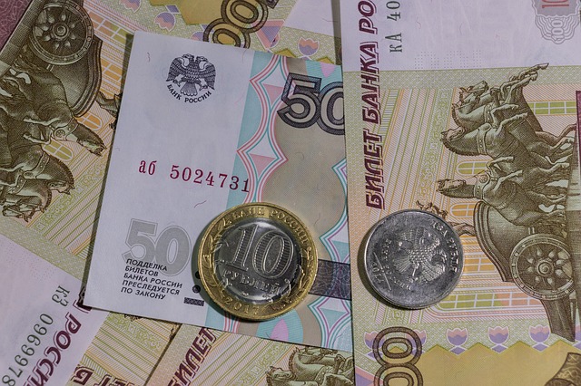 В октябре реальные зарплаты выросли в России на 0,5%